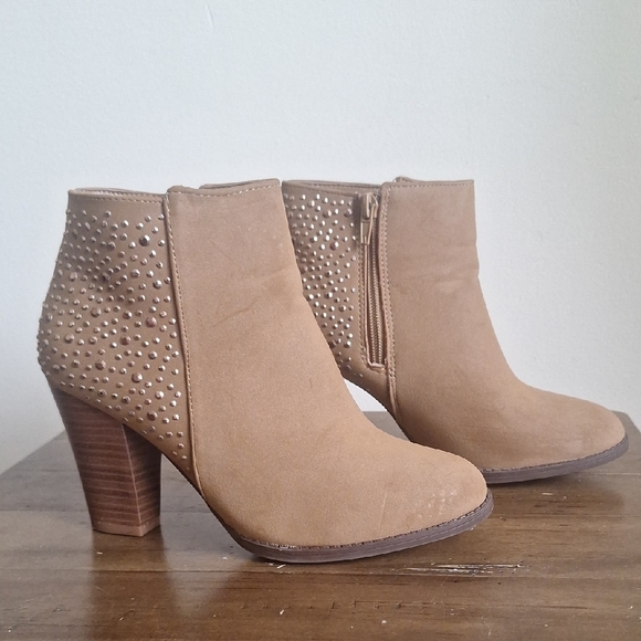 Studded Tan Ankle Boots Size 6M - Picture 2 of 9
